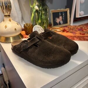 Women’s Suede Birkenstock Clogs